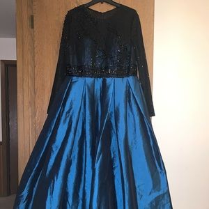 Mac Duggal Long Sleeve Black & Blue Gown